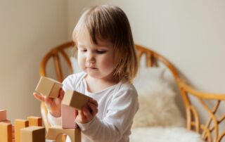 Doit-on initier les enfants à la cryptomo - canva