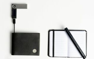 Pourquoi choisir les portefeuilles matériels pour naviguer en toute sécurité dans le monde des cryptomonnaies - canva